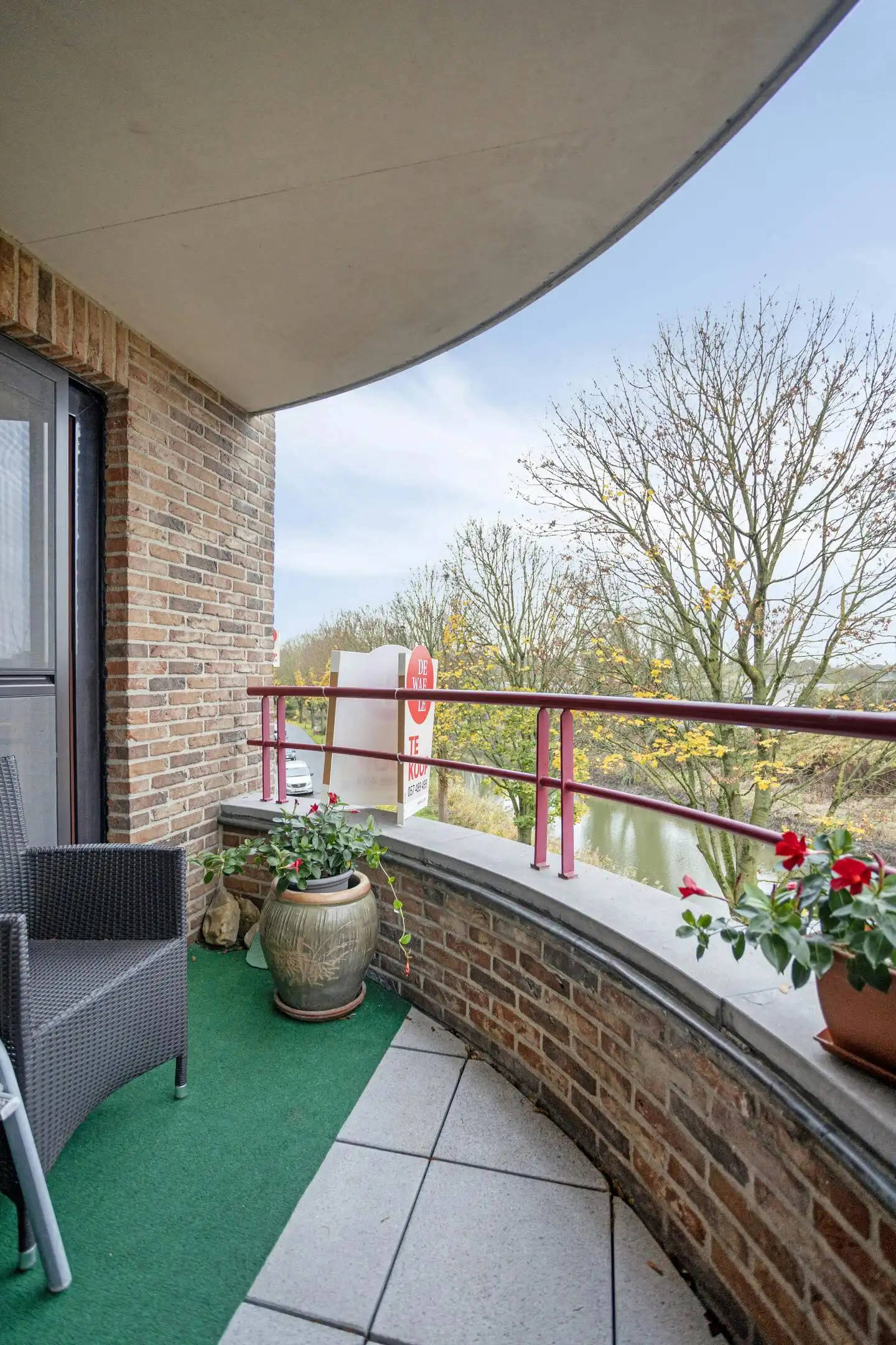 Appartement aan het water te koop met 2 slaapkamers en garage!  foto 7