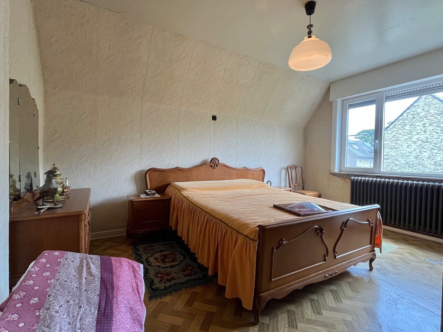 Alleenstaande woning te koop in Kuurne met ruime tuin, 3 slaapkamers en een topligging.  foto 10