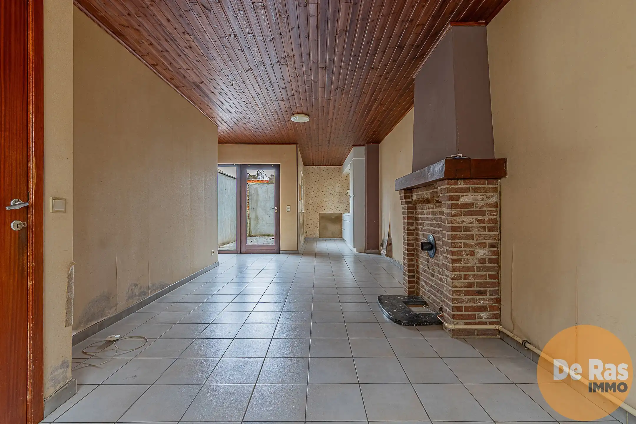 LEDE Centraal gelegen renovatiewoning met terras foto 4