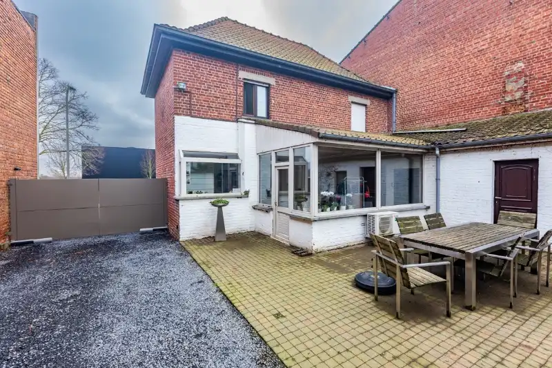 Halfopen woning met 3 slaapkamers, magazijn/ grote garage en tuin op 510 m² foto 11