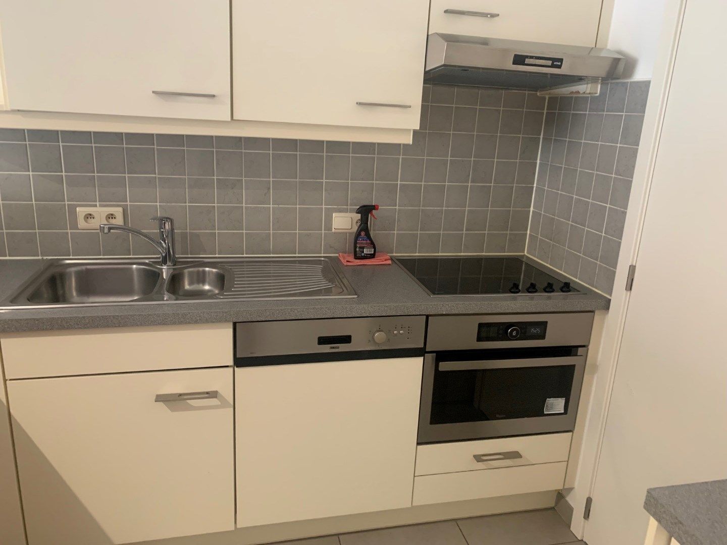 Ongemeubeld appartement met 3 slaapkamers  foto 10