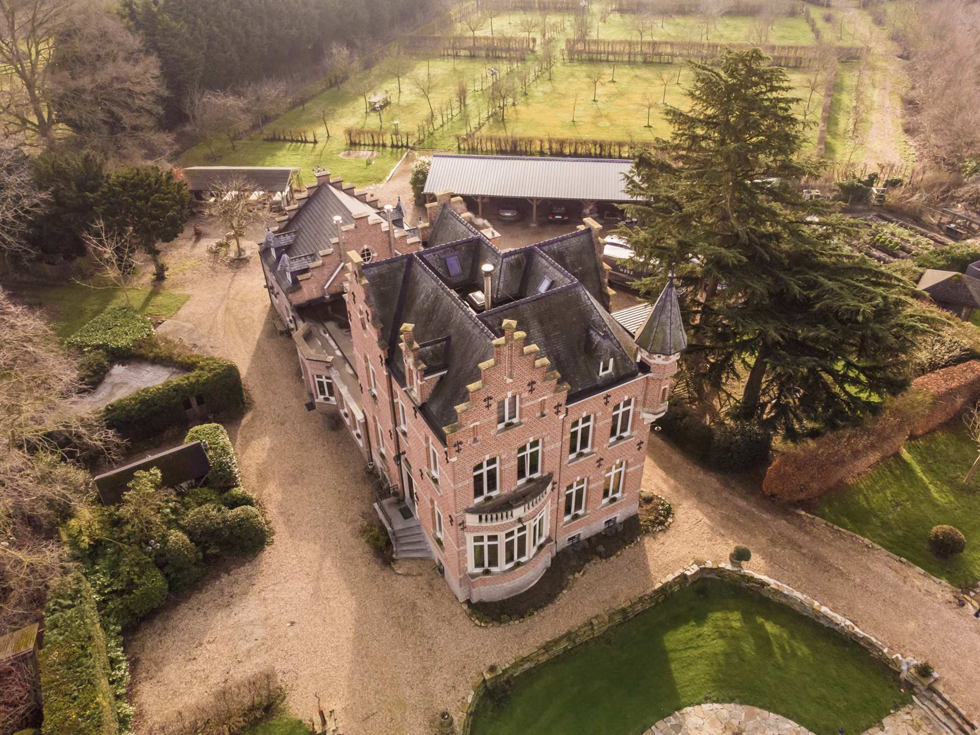 Uitzonderlijke kasteelvilla met siertuin en boomgaard foto 21