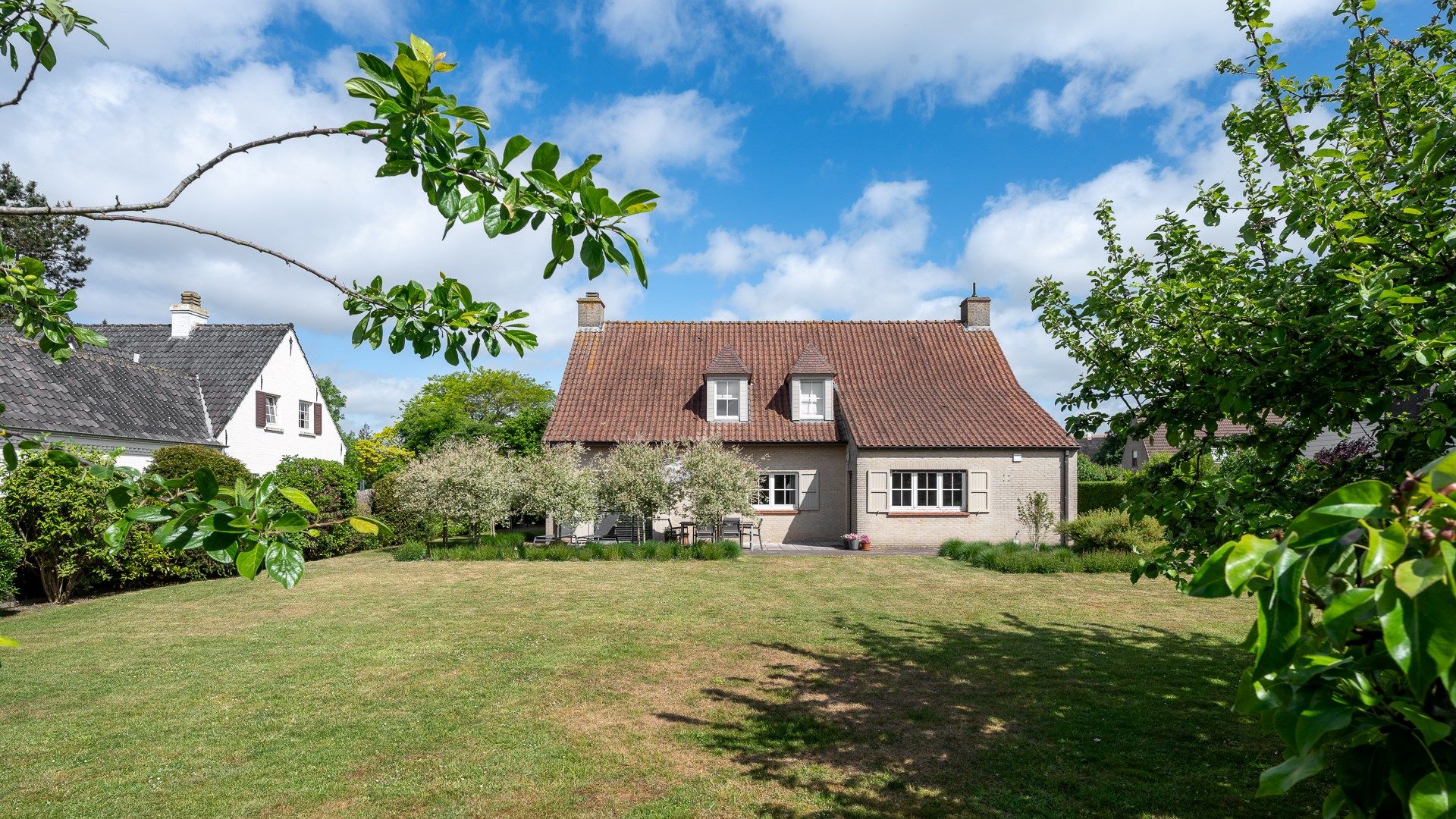 Residentieel gelegen villa op 916 m² grond  foto 25