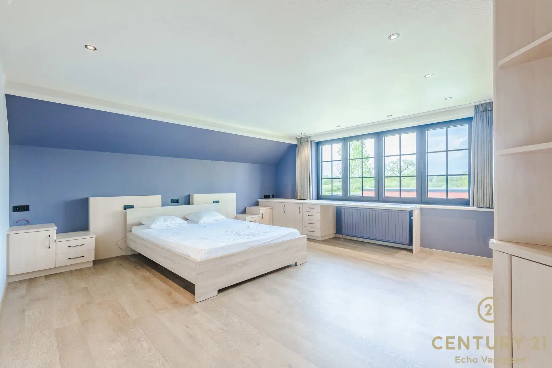 Unieke woning met magazijnen,  zwembad en conciergewoning foto 21