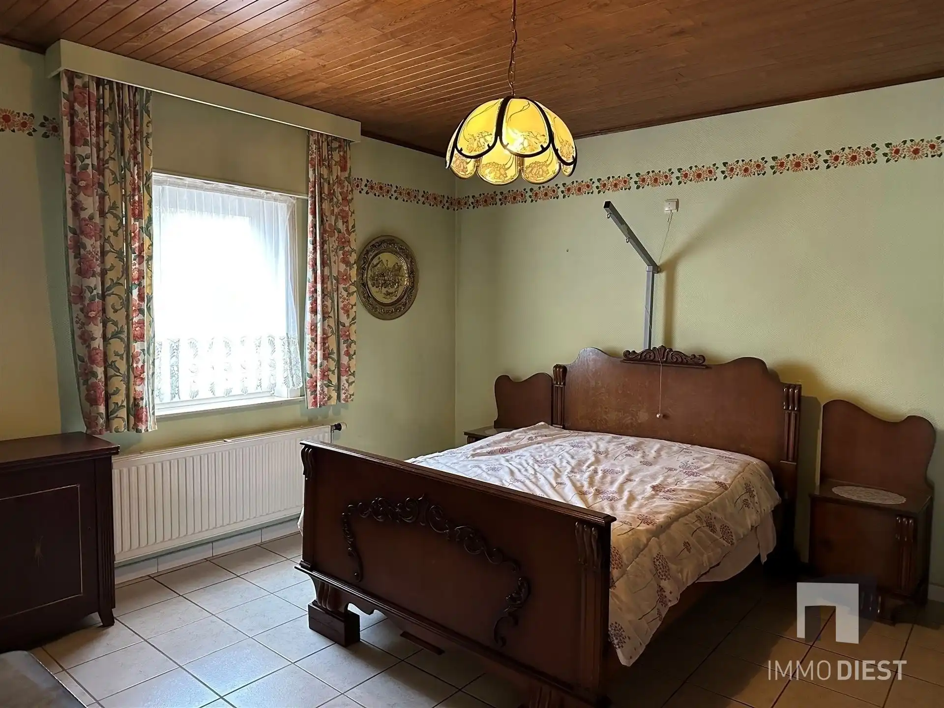 Woning met grote garage en stalling foto 17