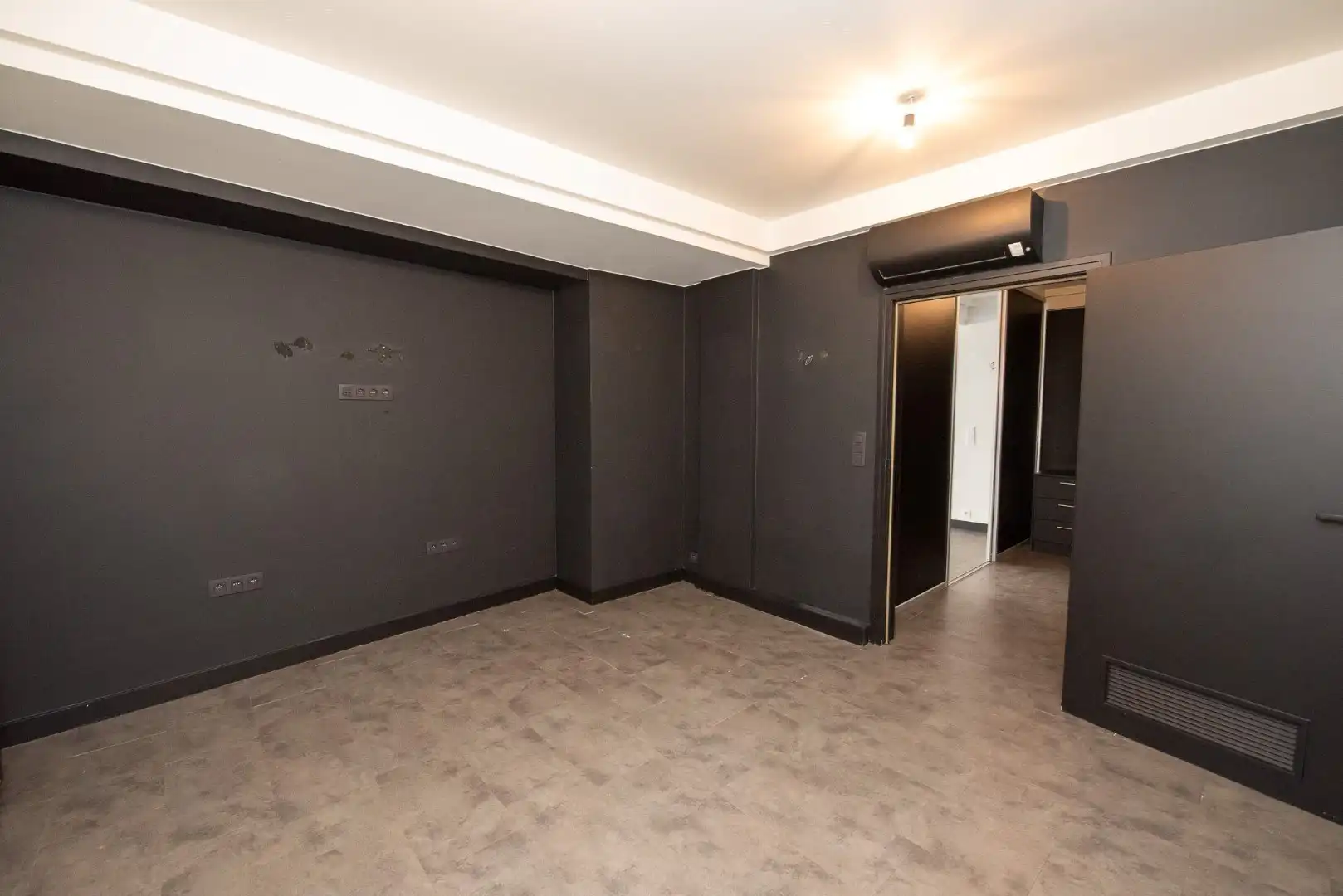 Ruime winkelruimte te huur in het centrum van Nazareth, ideaal voor diverse doeleinden! foto 6