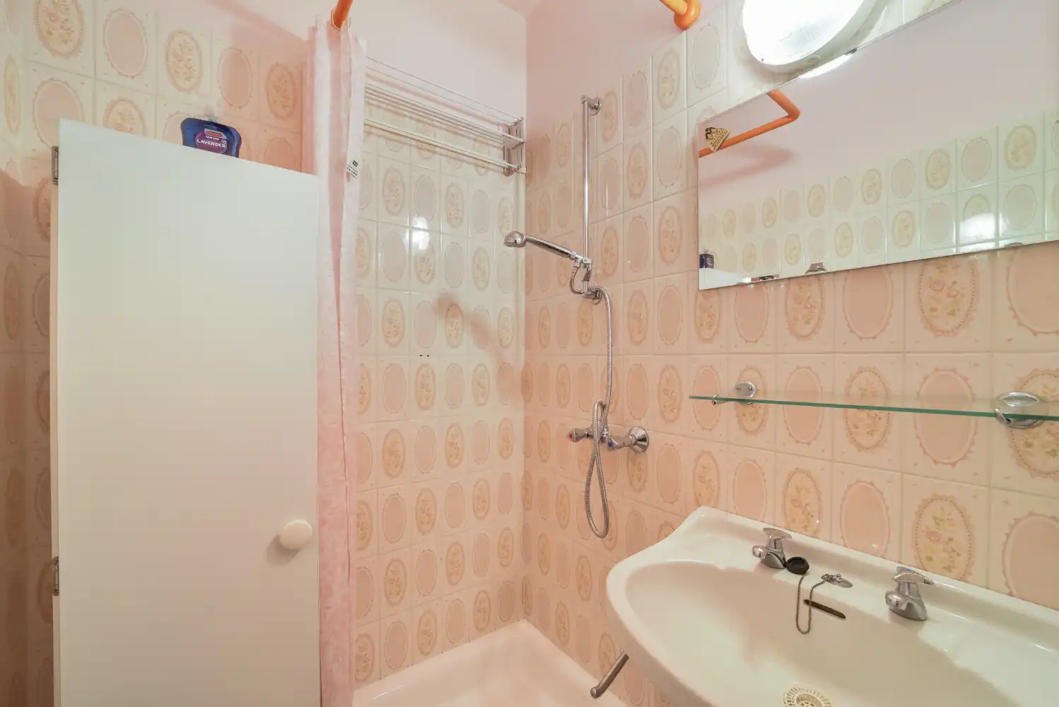 Instapklare studio met frontaal zeezicht foto 10