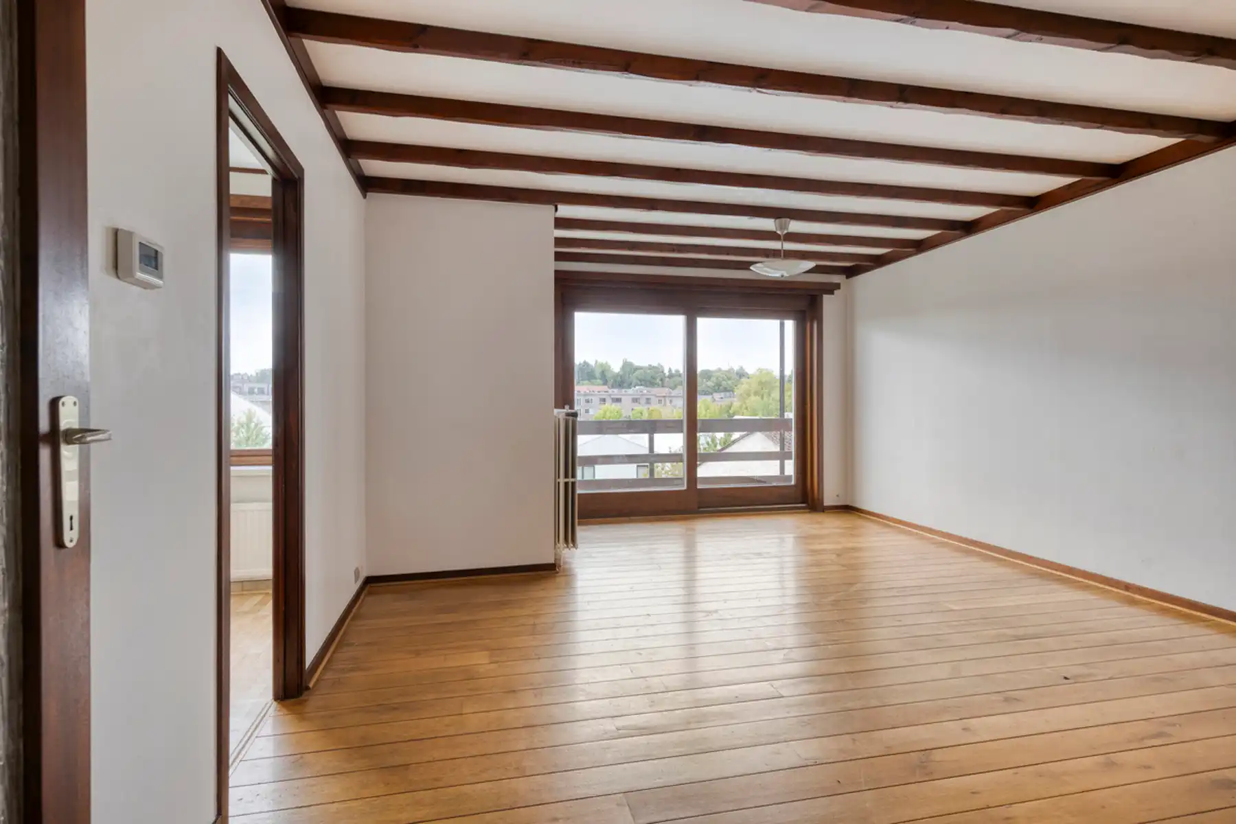 Appartementsgebouw met 5 app en achterliggende garages foto 23