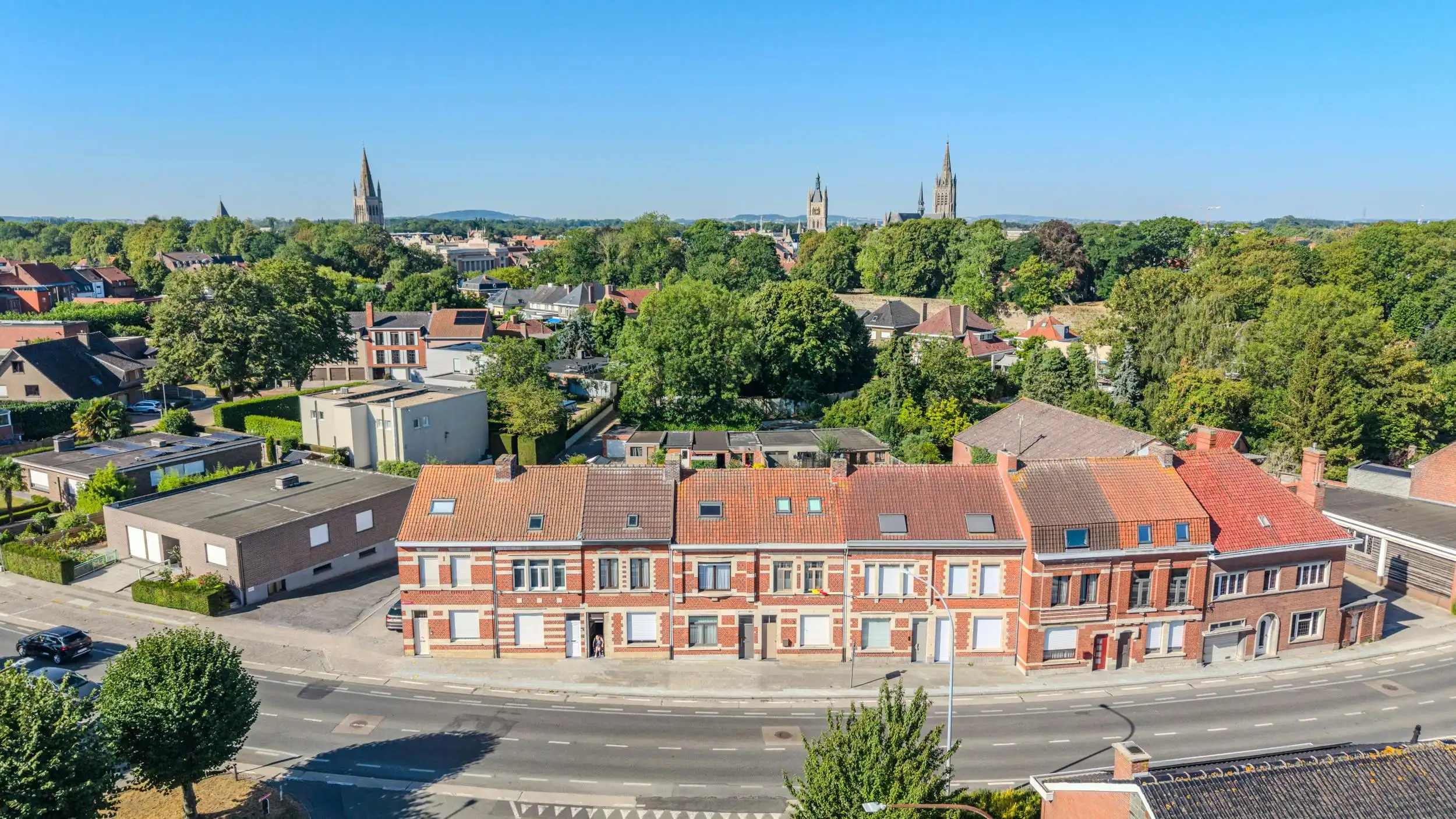 Huis te koop in Ieper met zongerichte tuin én garage foto 2