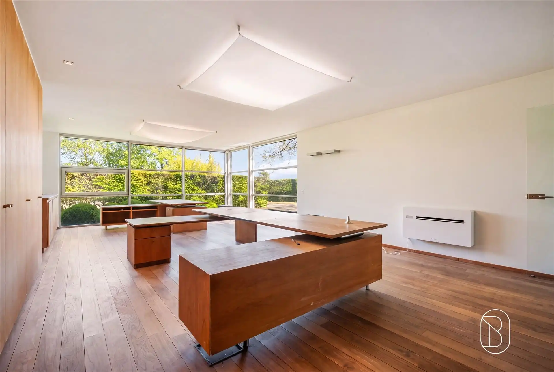 TOPgelegen commerciële eigendom met grote parking. foto 10