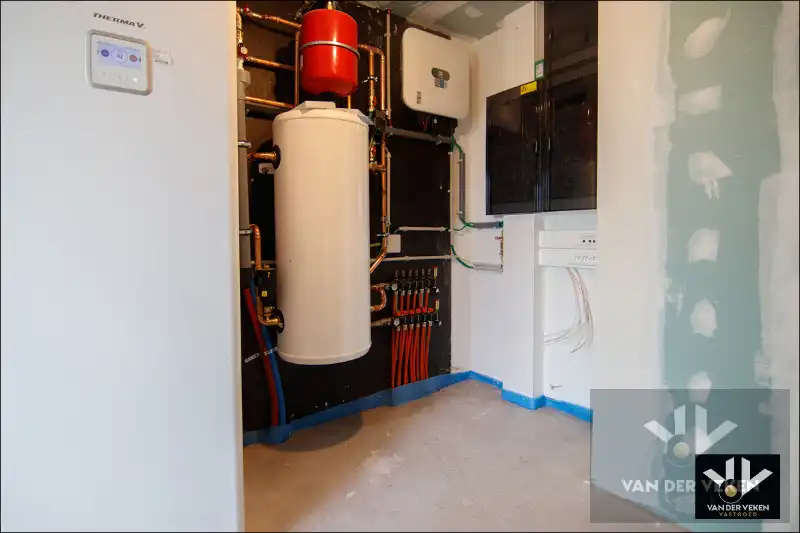 TOTAAL VERNIEUWDE WONING - ENKEL NOG AFWERKEN NAAR EIGEN SMAAK EN INZICHT foto 15