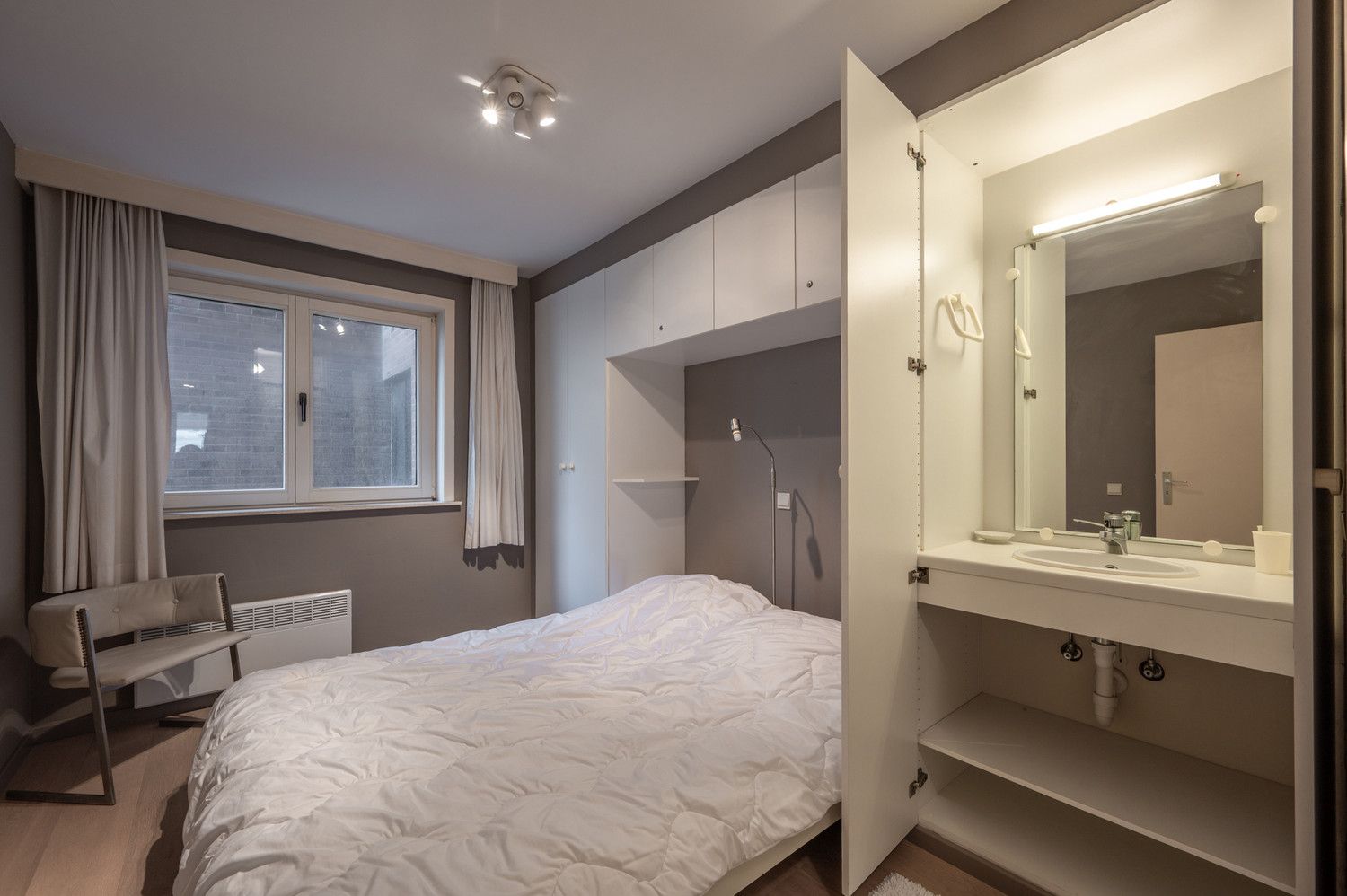 Instapklaar vakantie-appartement met zijdelings zicht op zee foto 14