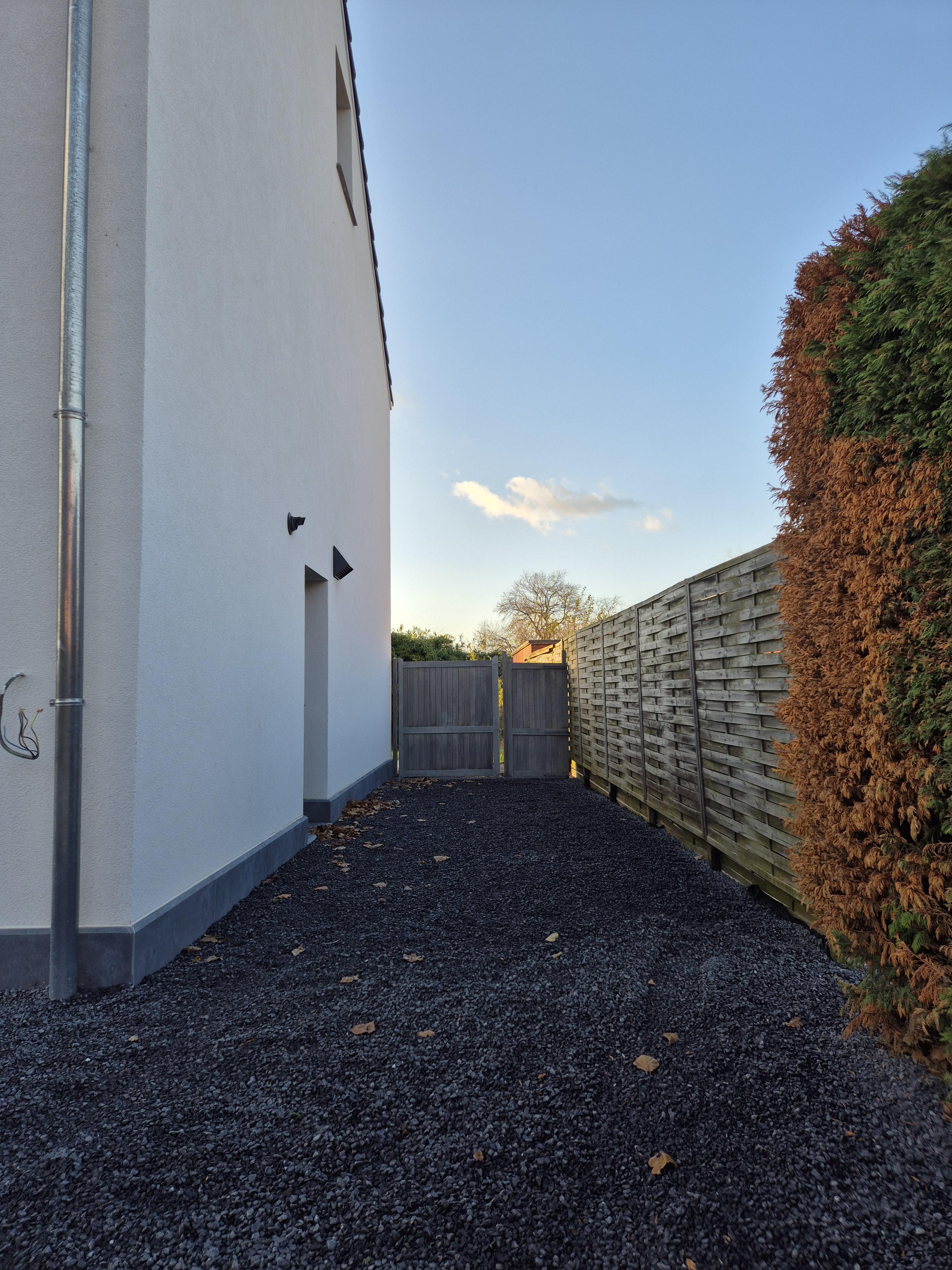 Leuke gerenoveerde woning met 4 slaapkamers en tuin foto 4