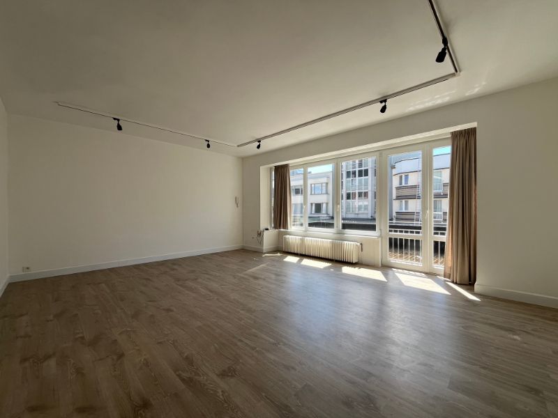 Instapklaar en centraal gelegen appartement met buitenparkeerplaats te Sint-Idesbald foto 4