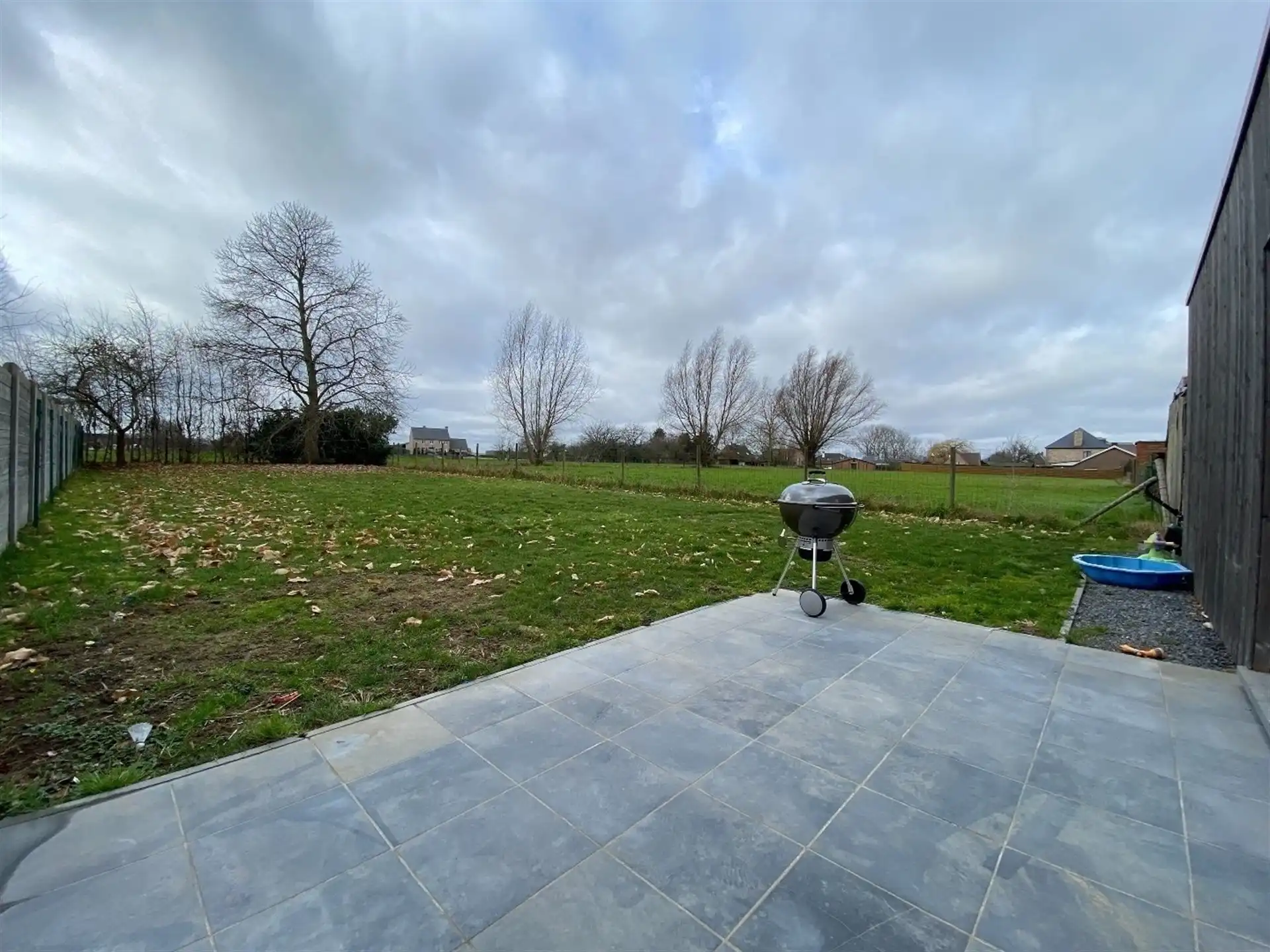 Gunstig gelegen halfopen bebouwing met grote tuin. foto 11