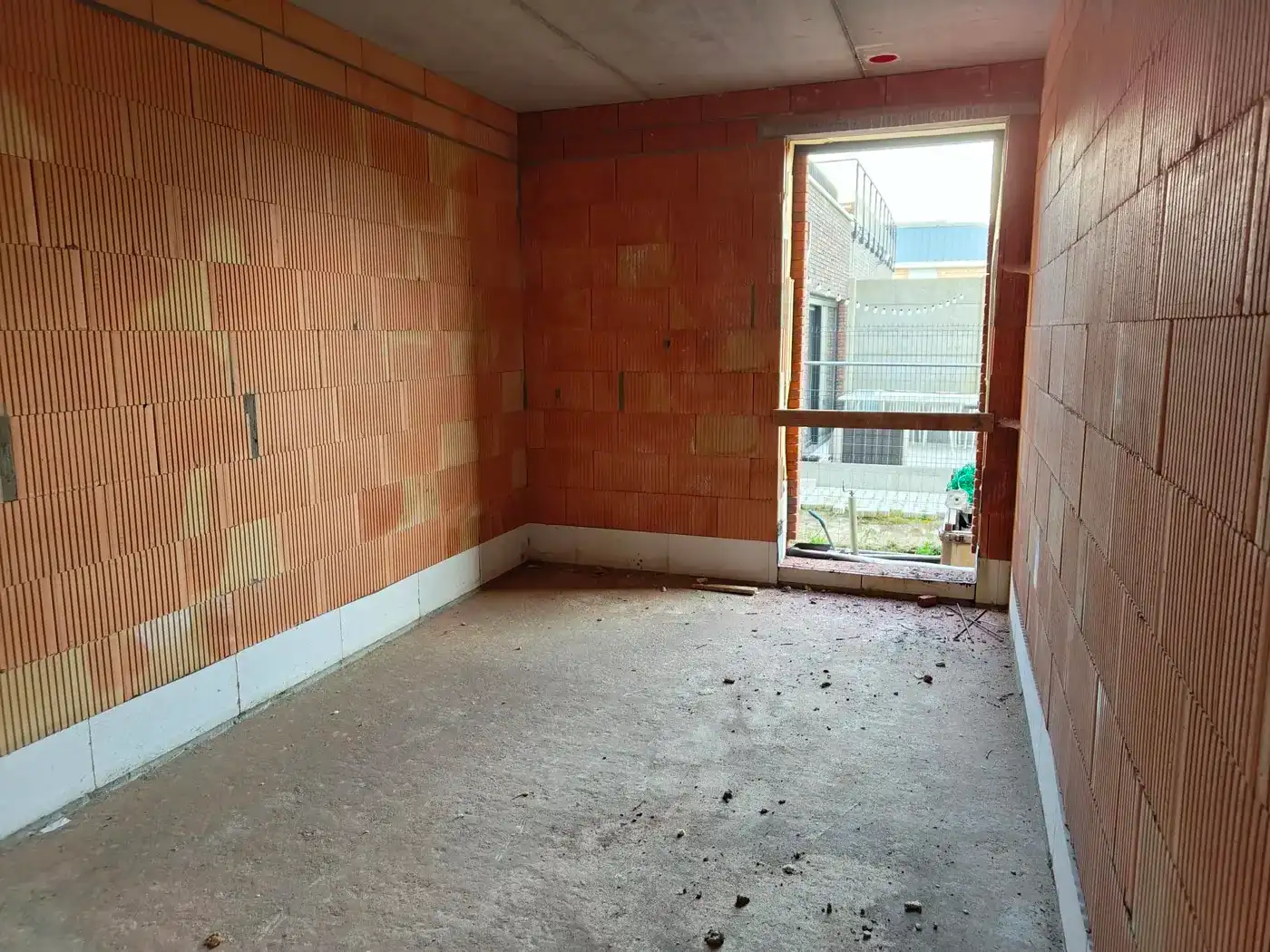 Gelijkvloersapp. met 2 slpks, kantoorruimte en autostaanplaats foto 7