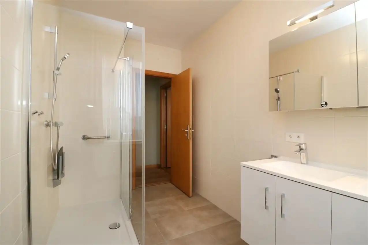 EPC B, zonnig, ruim, lichtrijk, klasse, autostaanplaats, liftl  foto 34