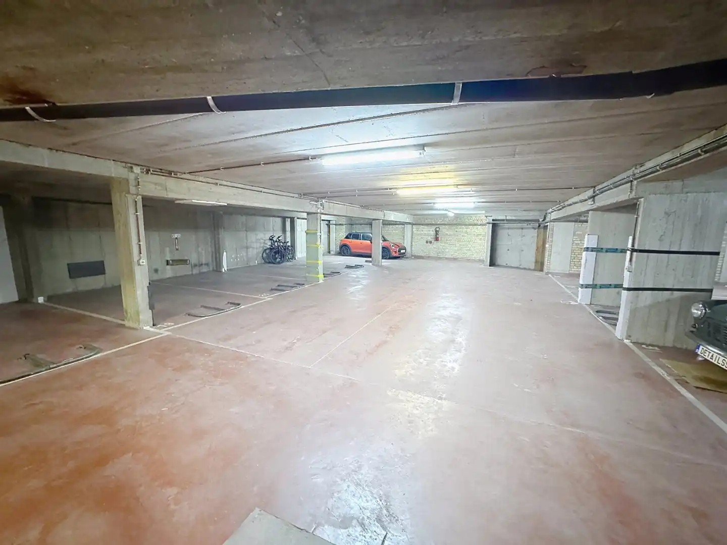 Centraal gelegen autostandplaats foto 4