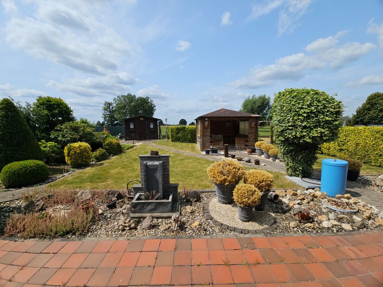 Volledig onderkelderde villa met zongerichte tuin foto 3