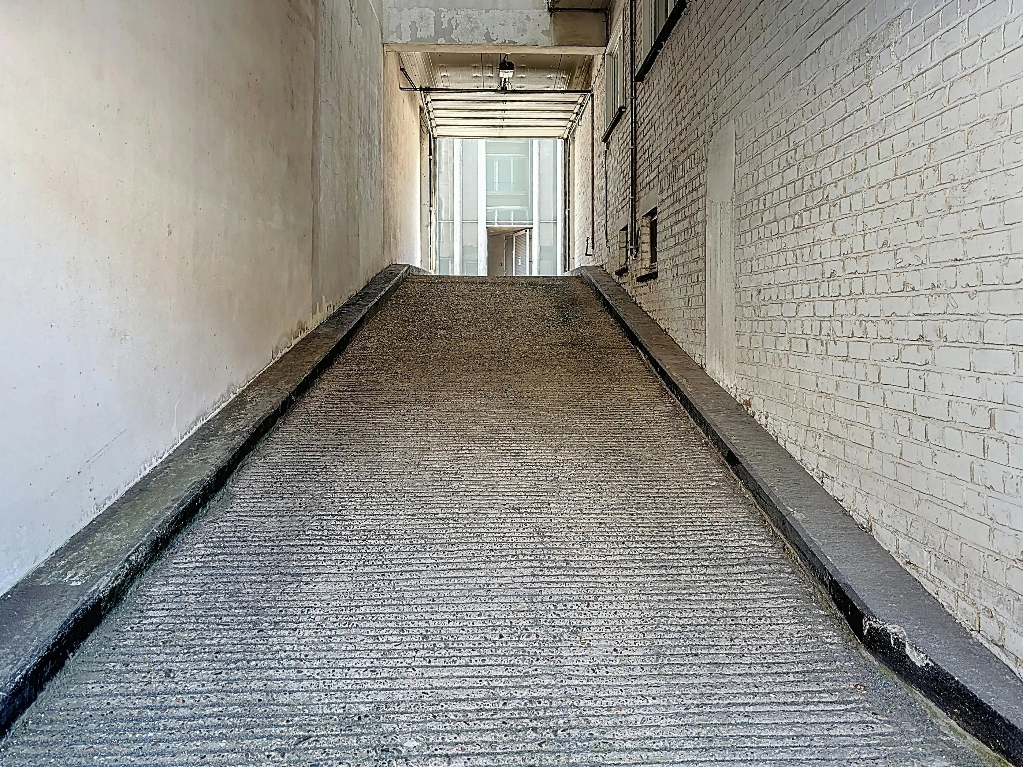 Garage te koop in Kortrijk!  foto 6