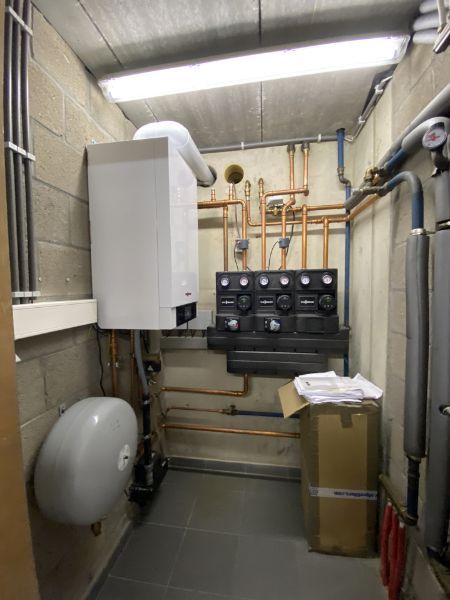 TOPLOCATIE project handelsgelijkvloers + 5 autostnpl + appartement + studio centrum Geel foto 16