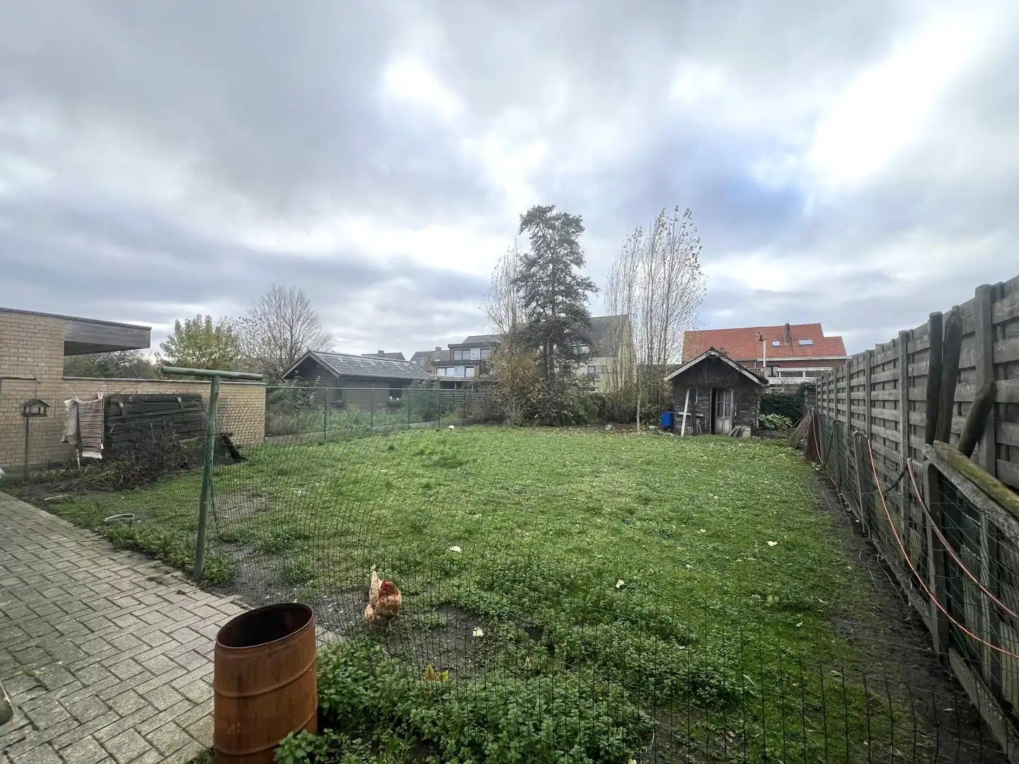 Halfopen woning met zonnige tuin foto 2