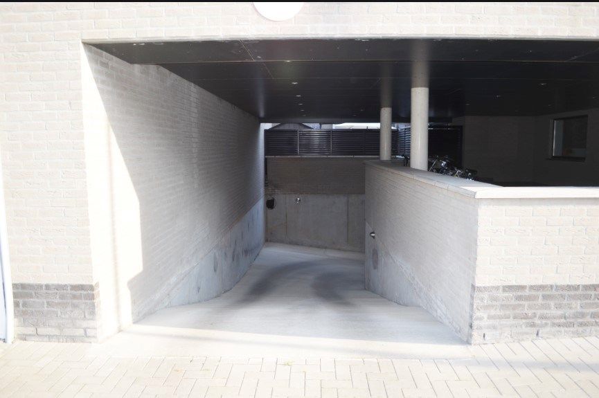 Appartement met twee slaapkamers, autostaanplaats en kelderberging in het centrum. foto 11