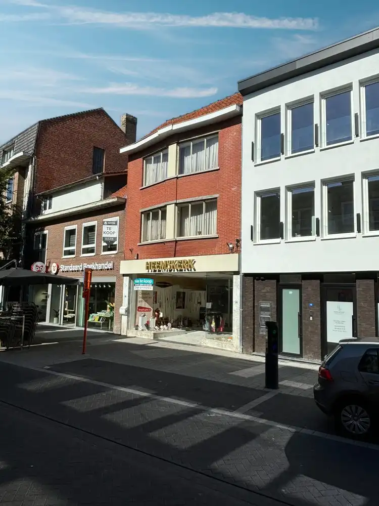 HANDELSPAND MET BOVENLIGGEND APPARTEMENT EN TUIN IN CENTRUM LANAKEN foto 4