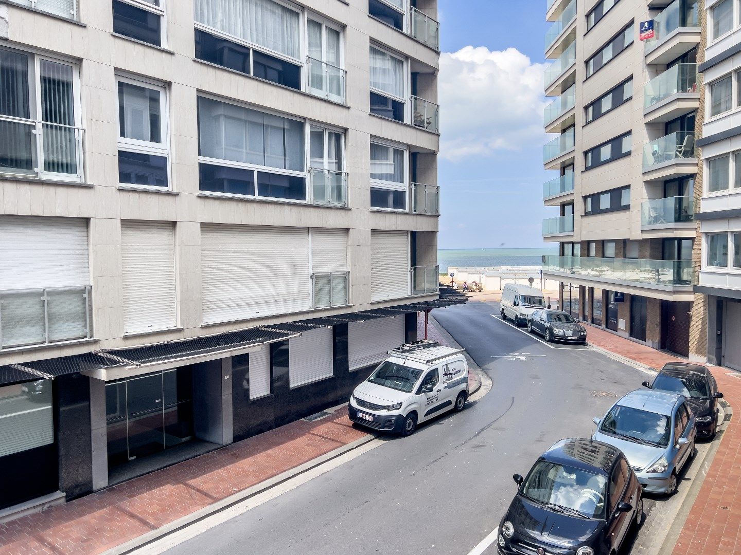 Appartement met zijdelings zeezicht gelegen tussen het Driehoeksplein en het Albertplein in het Zoute. foto 5