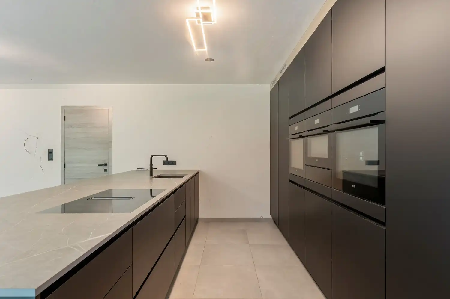 Nieuwe, energiezuinige open bebouwing in doodlopende straat. foto 15