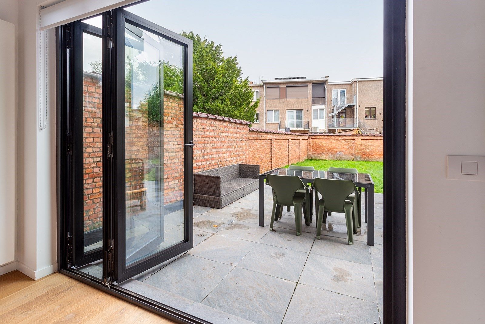 Luxueus éénslaapkamer appartement met grote tuin foto 8