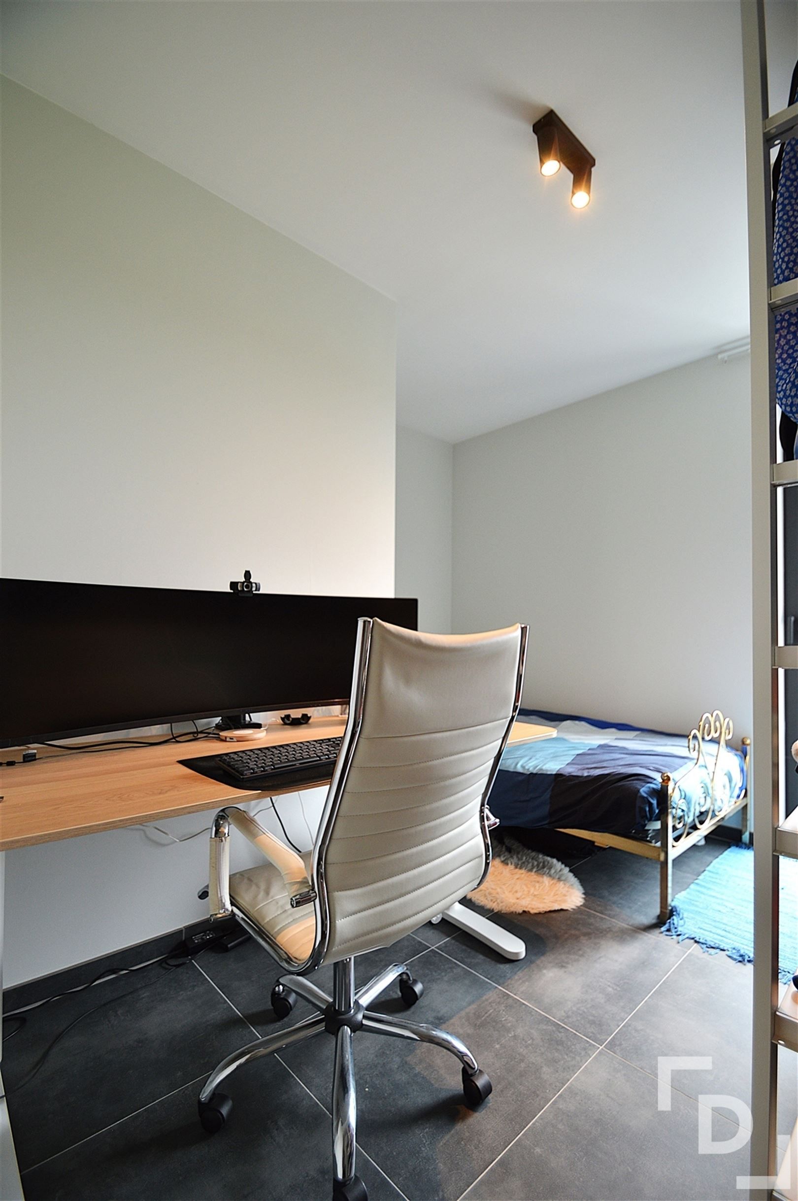 Recent appartement met garage te huur in Ieper. foto 13