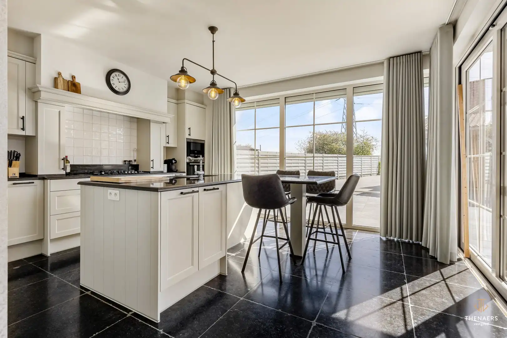 Stijlvolle pastoriewoning met ruimte, comfort en een prachtig afgewerkt geheel in Sint-Truiden. foto 7