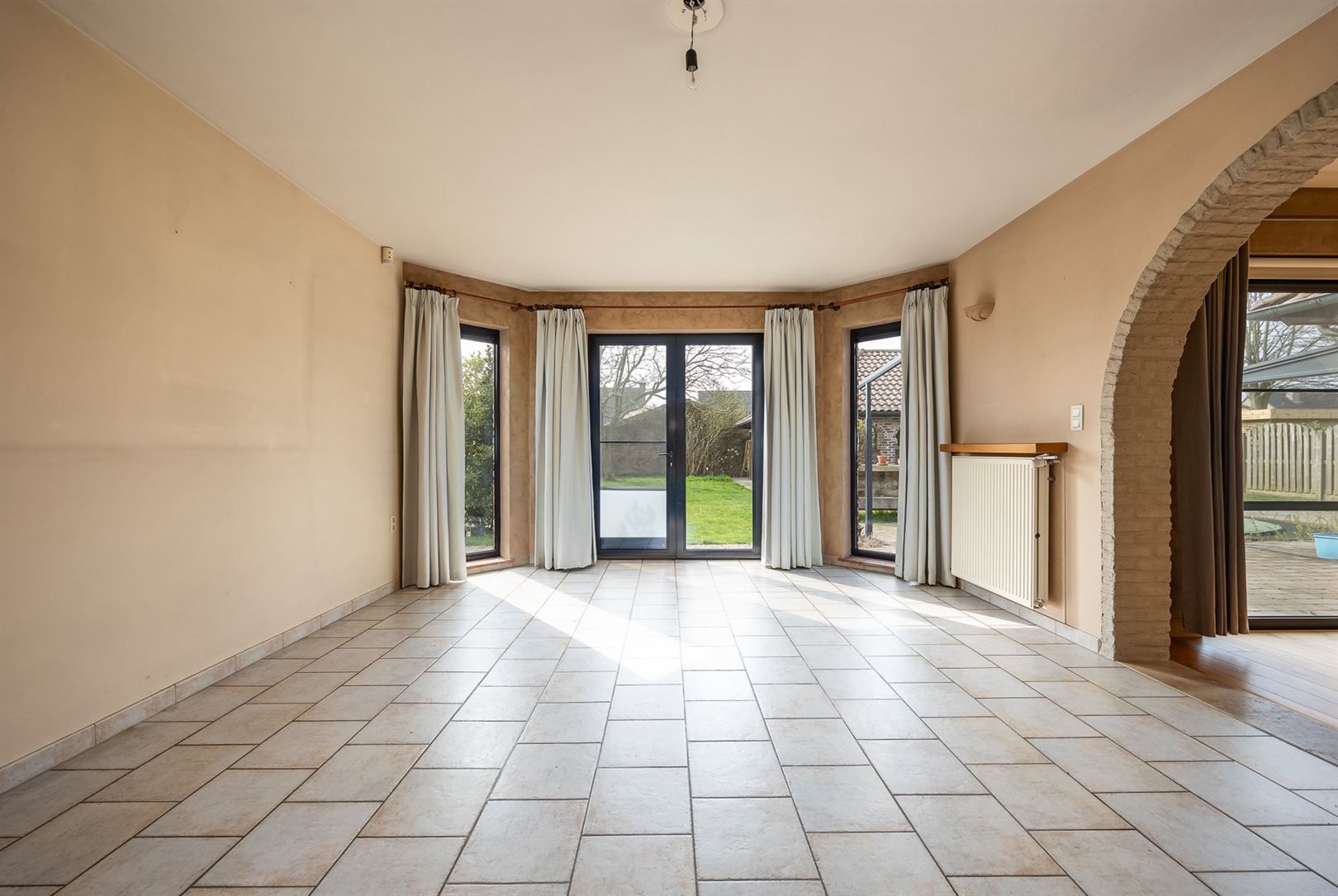 Woning in zuiderse stijl met ruim bijgebouw op Zuid perceel. foto 14