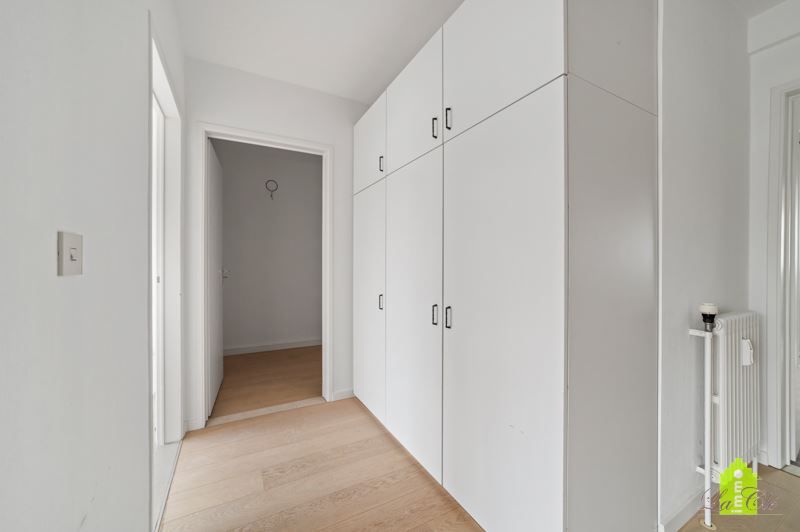 Sint-Andries, Energiezuinig lichtrijk prachtig appartement , 90m2  2 slpks en 2 zonnebalkons foto 9