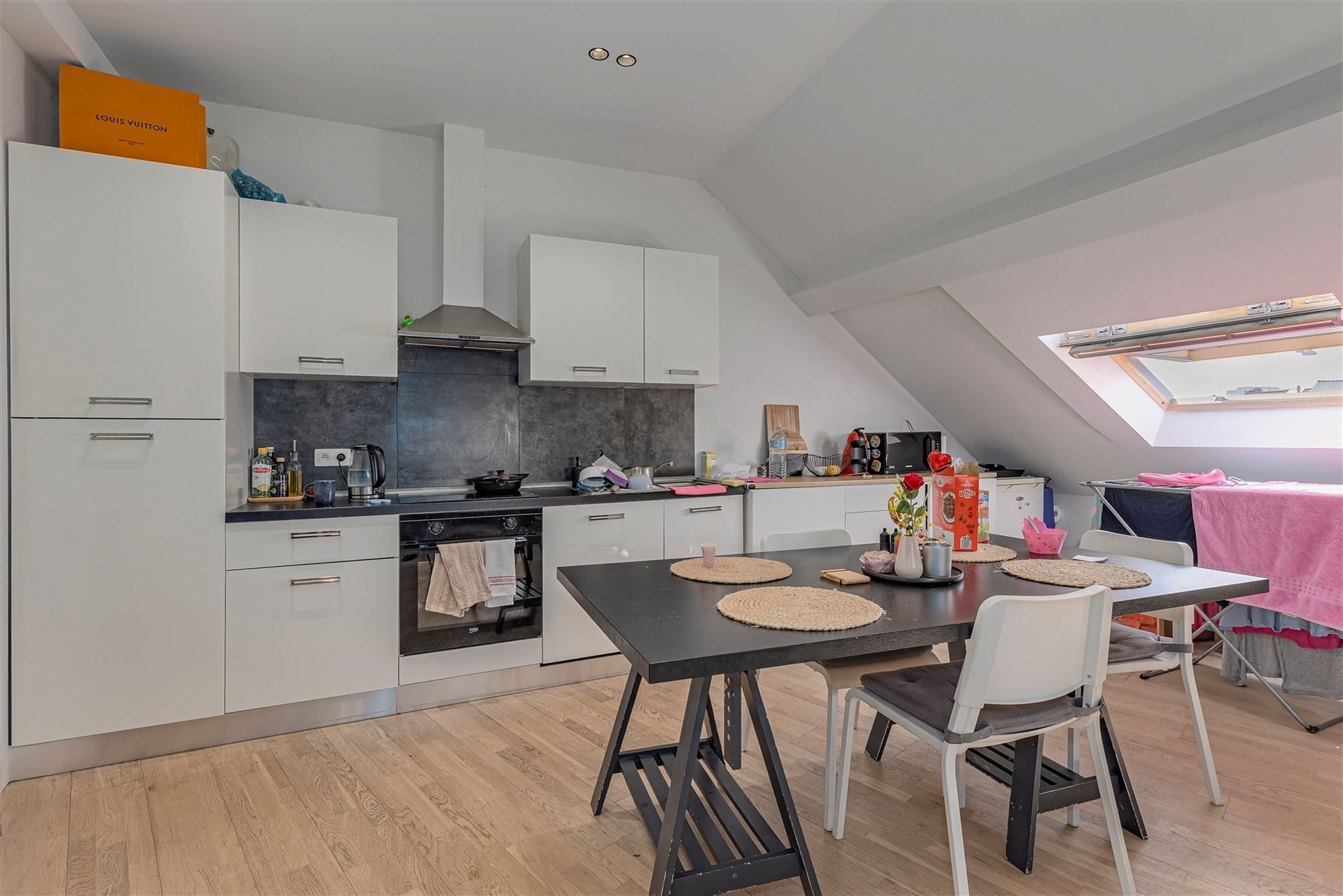 Woning ingedeeld in 4 verhuurde units op topligging aan Park Spoor Noord foto 20