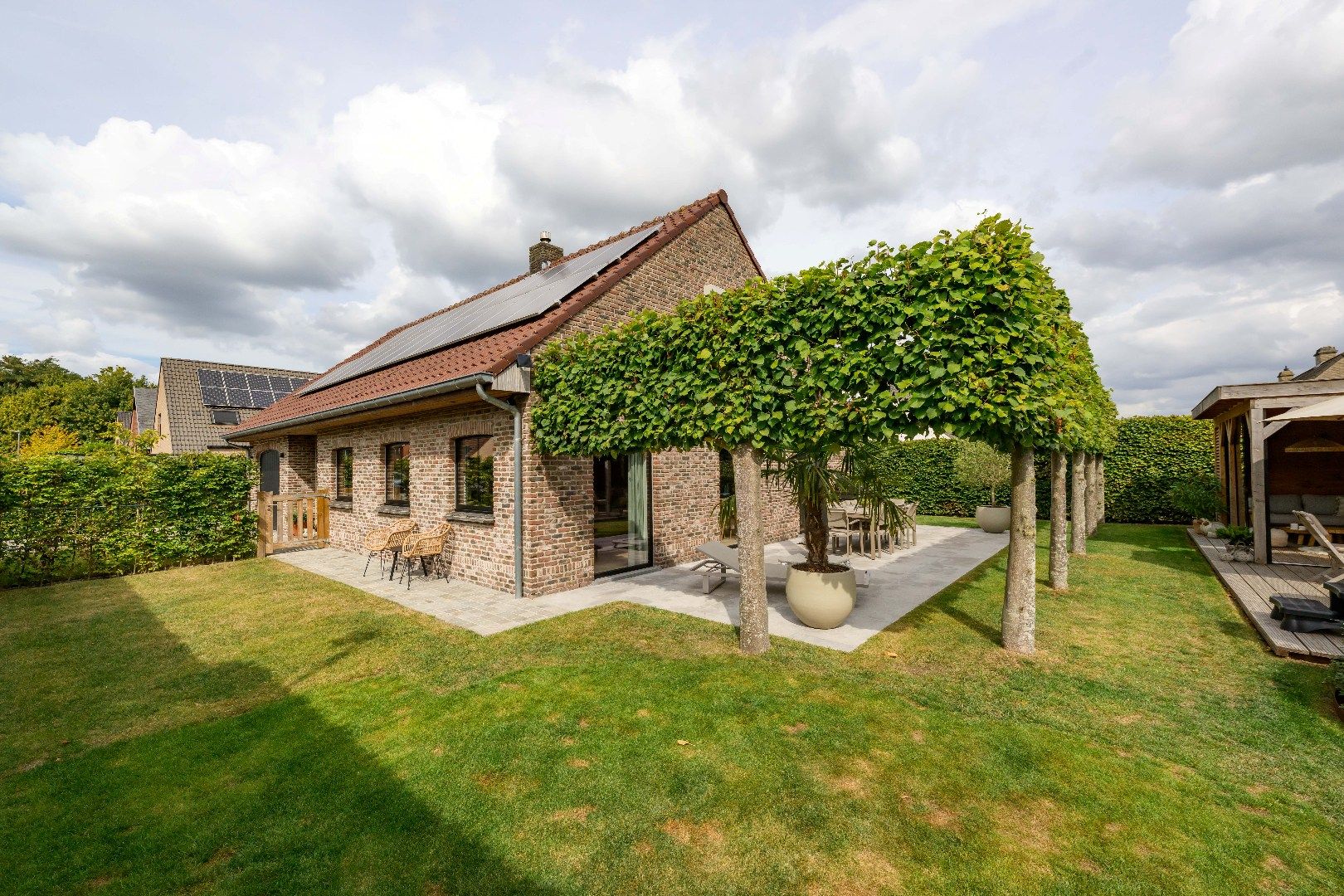 PRACHTIG GERENOVEERDE VILLA OP 616 m² | 3 SLPKS | 2 BADKAMERS foto 2