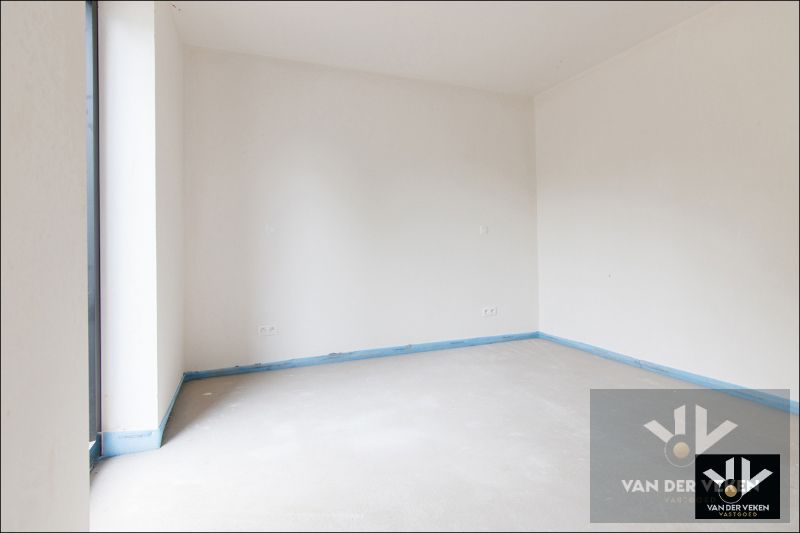 Ruim gelijkvloers nieuwbouwappartement met 4 slaapkamers en 2 badkamers, een terras en een mooie tuin op een goed bereikbare locatie! foto 19