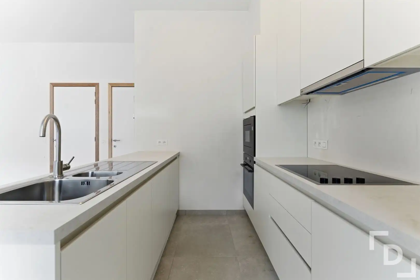 Nieuwbouwappartement met 2 terrassen te koop in centrum Ieper. foto 4