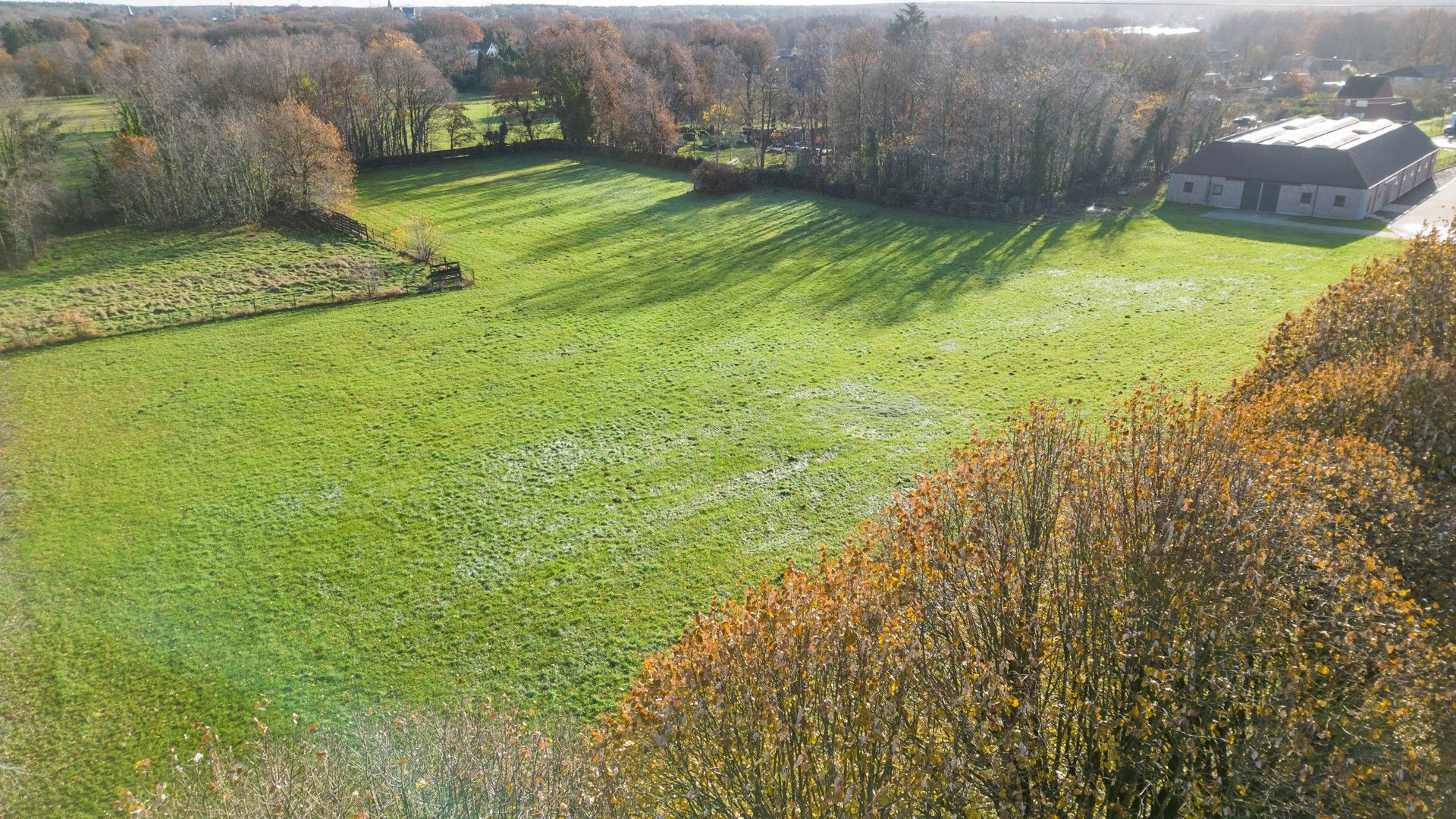 Exclusief landhuis met overdekte piste, buitenpiste en paardenstallen op circa 3 hectare foto 64