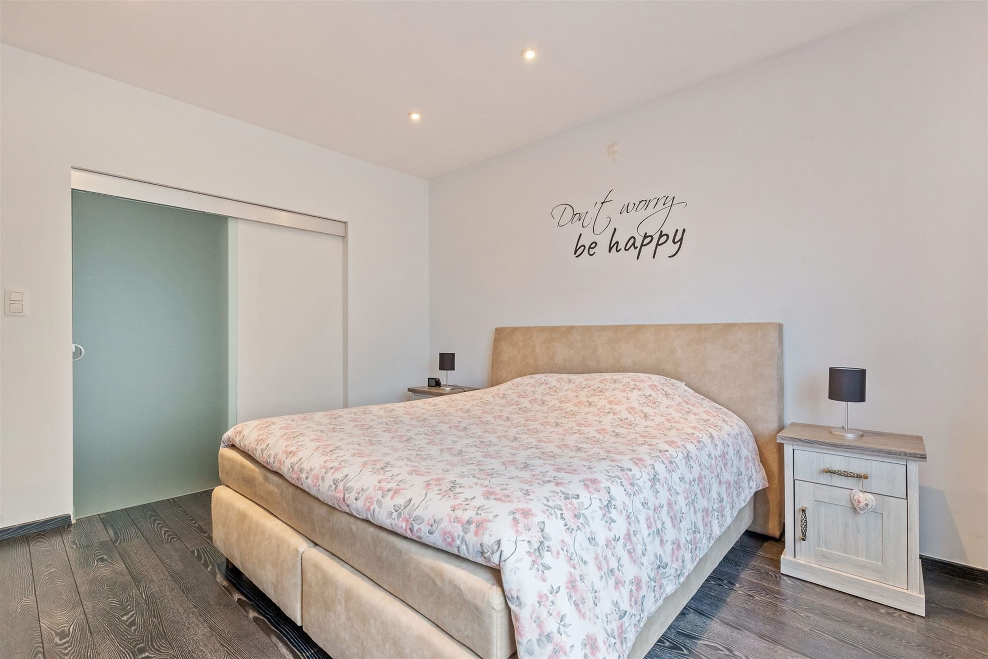 PERFECT ONDERHOUDEN GELIJKVLOERS APPARTEMENT MET 2 SLAAPKAMERS EN RUIME TUIN MET CARPORT EN BERGING TE HEUSDEN foto 13