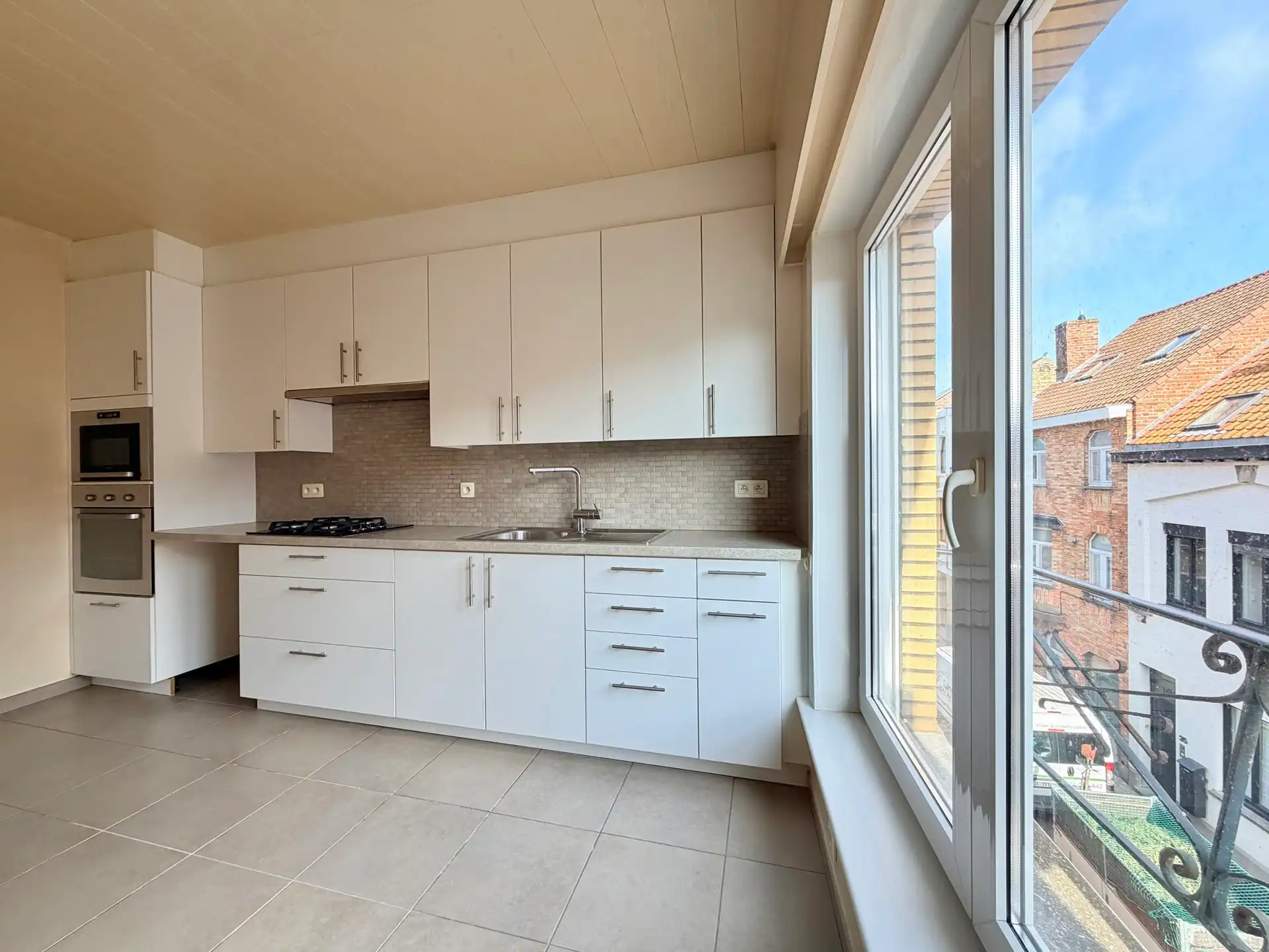 Instapklaar 2-slaapkamerappartement met zonnig terras te koop in De Panne foto 2