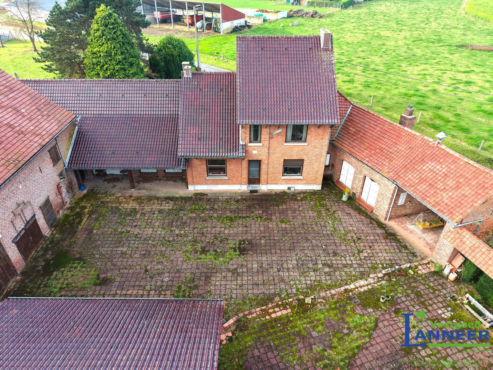 Hoeve met binnenplein, schuur, weides en bos op 3ha79a35ca foto 3