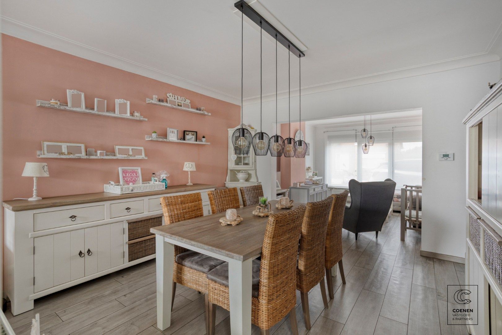 Zeer ruime en instapklare woning met een bew opp van 181 m², 4 ruime slpk's en zeer leuke, zonnige tuin met prachtig uitzicht! foto 8