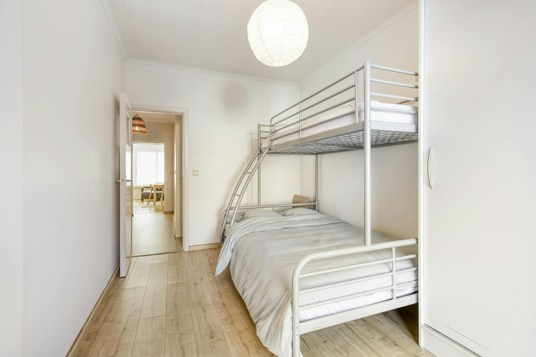 2-slaapkamer appartement met ruim terras te koop in Heist foto 17