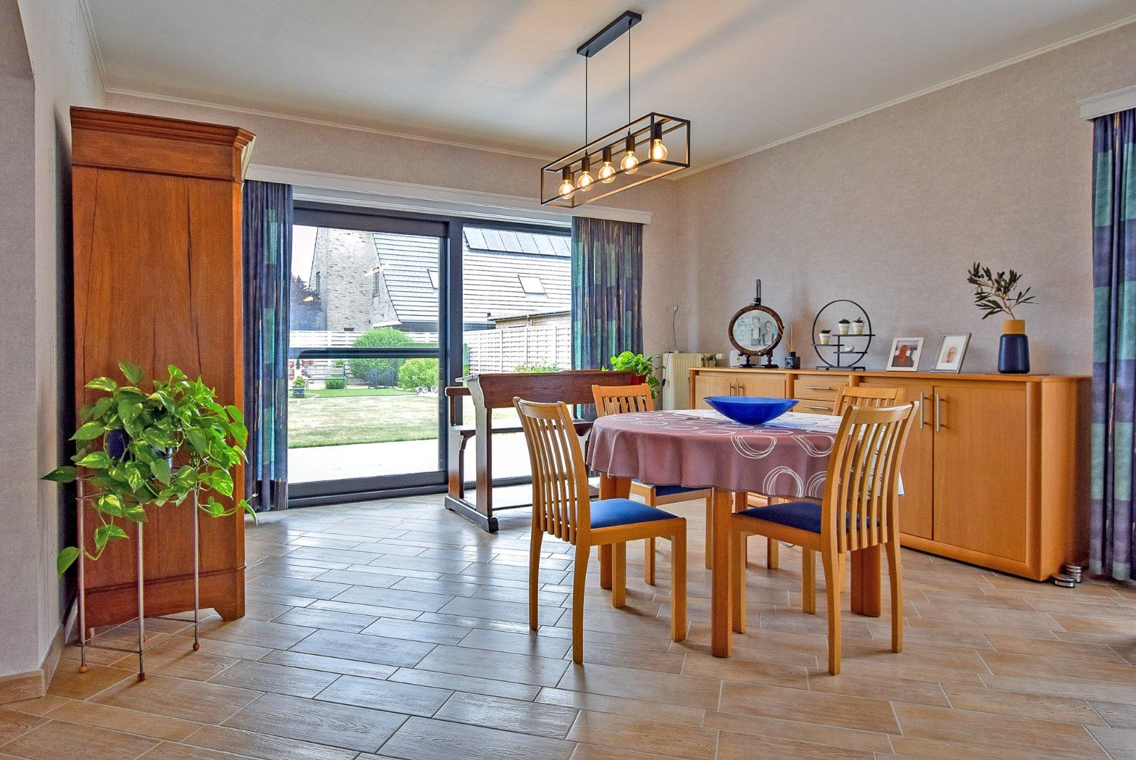 Uiterst goed onderhouden villa op 720m², gelegen in doodlopende straat te Veurne.  foto 6