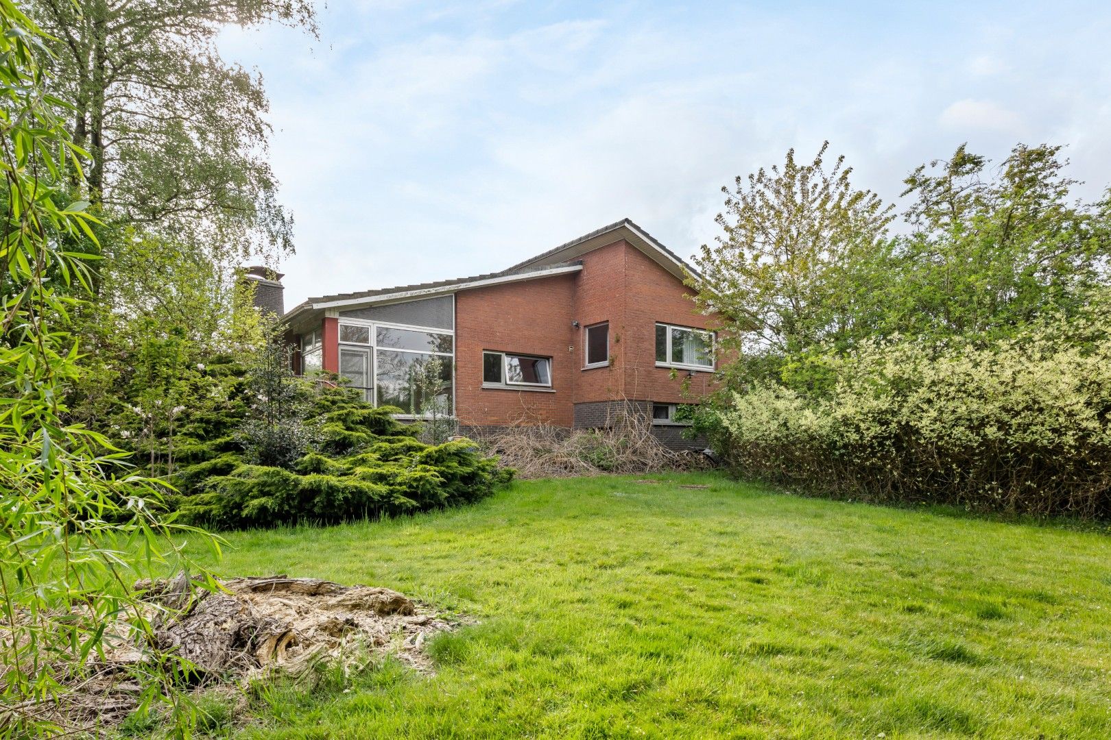 SEVENTIES BUNGALOW OP PERCEEL 46 A 48 CA MET POTENTIËLE BOUWGROND foto 26