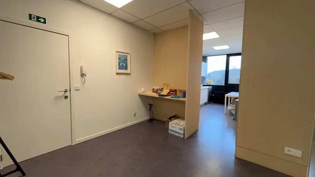 Ingedeelde kantoorruimte te huur met visibiliteit langs E17 in Gent foto 21