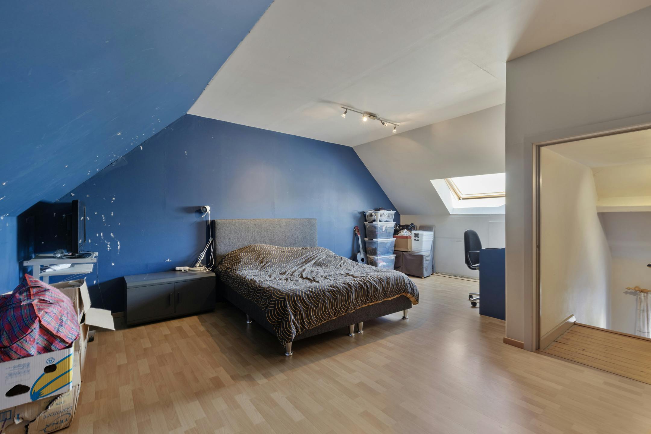 Op te frissen woning met 4 slaapkamers in Sint-Denijs foto 13