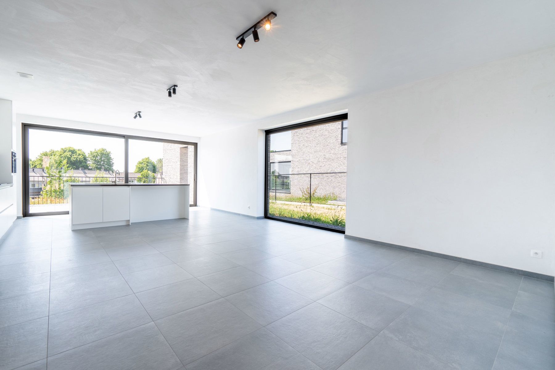 Prachtige nieuwbouwwoning in heel rustige straat te koop! foto 5